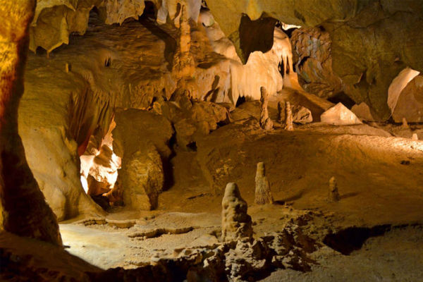 Amboni Caves